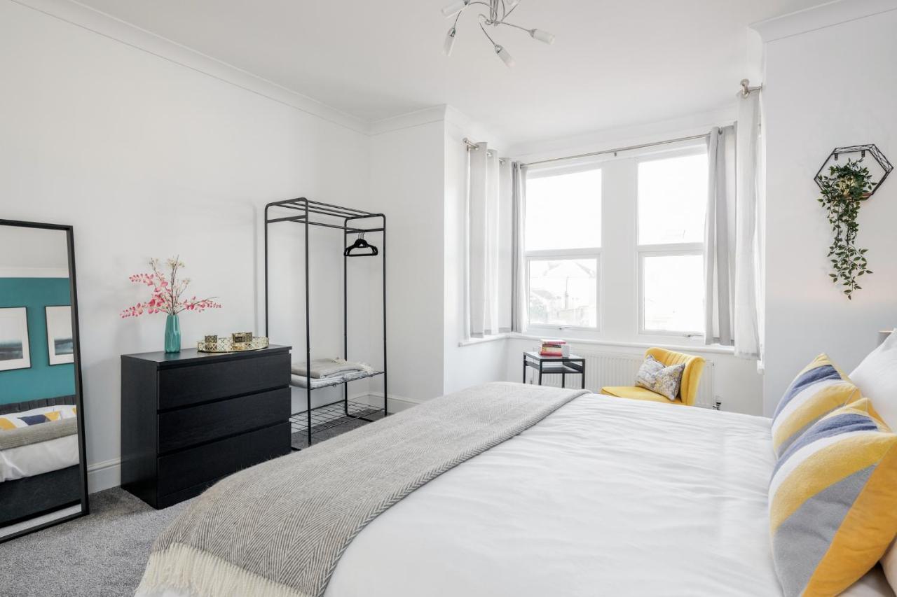 Business & Leisure 2 Bedroom & Parking By Damask Homes Илфорд Екстериор снимка