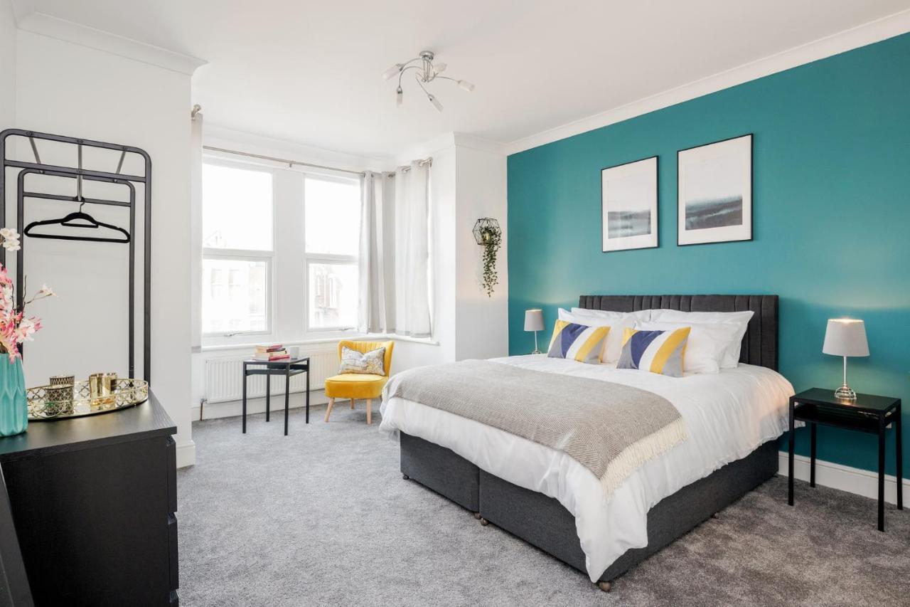 Business & Leisure 2 Bedroom & Parking By Damask Homes Илфорд Екстериор снимка